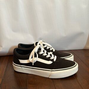 Never Worn Women’s Vans Ward Skate Shoes